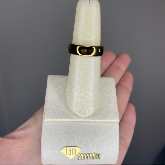 Tungsten Carbide gold coloured wedding band - Picture 3 of 7